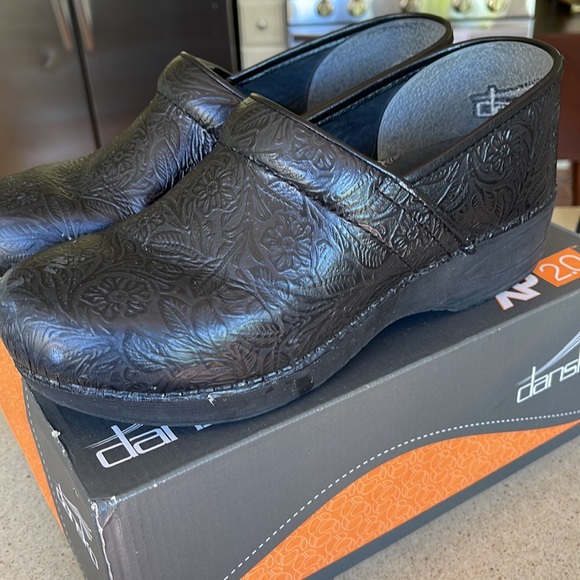 Dansko XP Women’s Clog - Picture 2 of 5